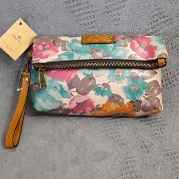 Patricia Nash Handbags - Patricia Nash VALERIE FIRST BLOOM WRISTLET